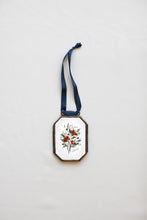 Load image into Gallery viewer, 2022 Rose Vintage Locket Ornament

